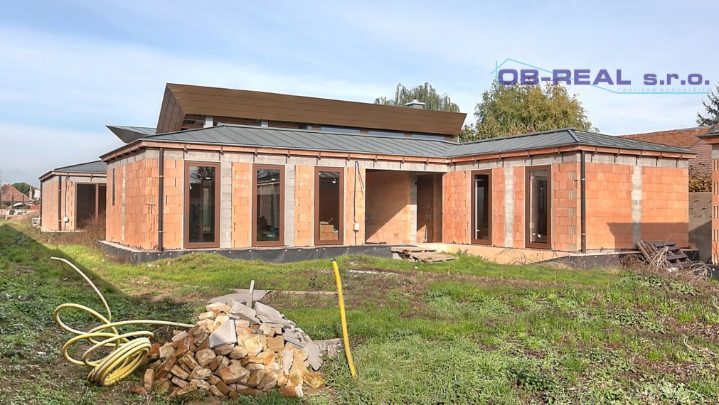 Ponúkame na predaj luxusnú novostavbu 5izb RD 322m2, pozemok 2738m2, 3-garáž 60m2, bazén 45m2