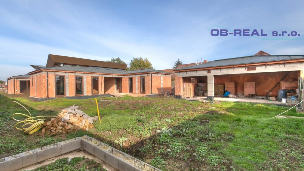 Ponúkame na predaj luxusnú novostavbu 5izb RD 322m2, pozemok 2738m2, 3-garáž 60m2, bazén 45m2