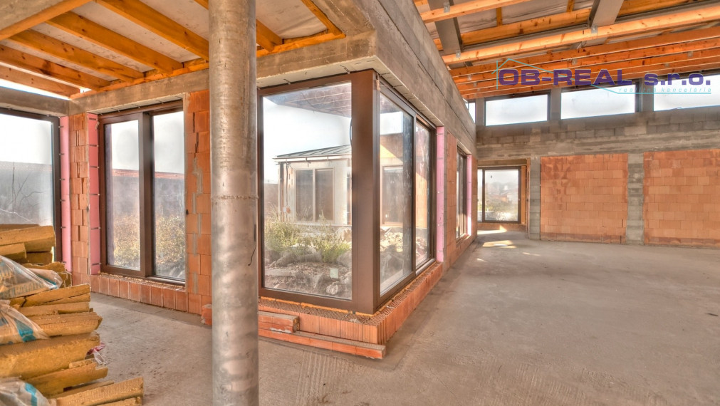 Ponúkame na predaj luxusnú novostavbu 5izb RD 322m2, pozemok 2738m2, 3-garáž 60m2, bazén 45m2