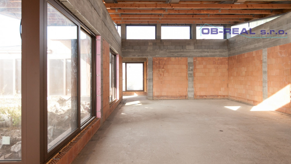 Ponúkame na predaj luxusnú novostavbu 5izb RD 322m2, pozemok 2738m2, 3-garáž 60m2, bazén 45m2