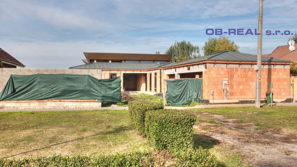 Ponúkame na predaj luxusnú novostavbu 5izb RD 322m2, pozemok 2738m2, 3-garáž 60m2, bazén 45m2