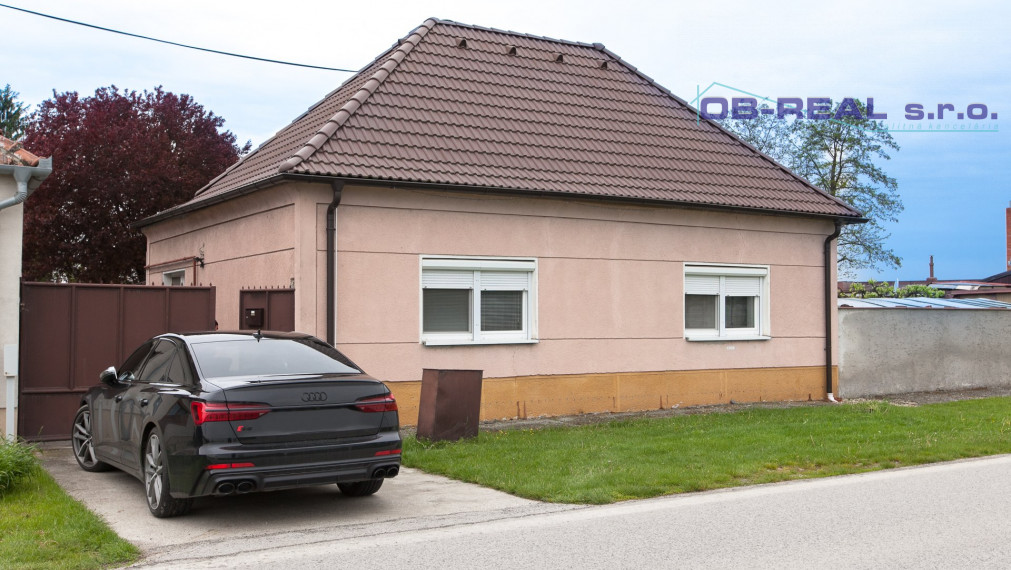 REZERVOVANÝ - Predaj rekonšt. 4izb RD 180m2 pozemok 872m2 garáž prístrešok