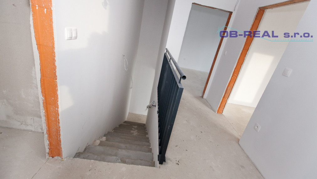 REZERVOVANE_D2D1_Predaj 3izb holobytu 80m2 MEZONET (1NP+2NP)_1xP_Pozemok