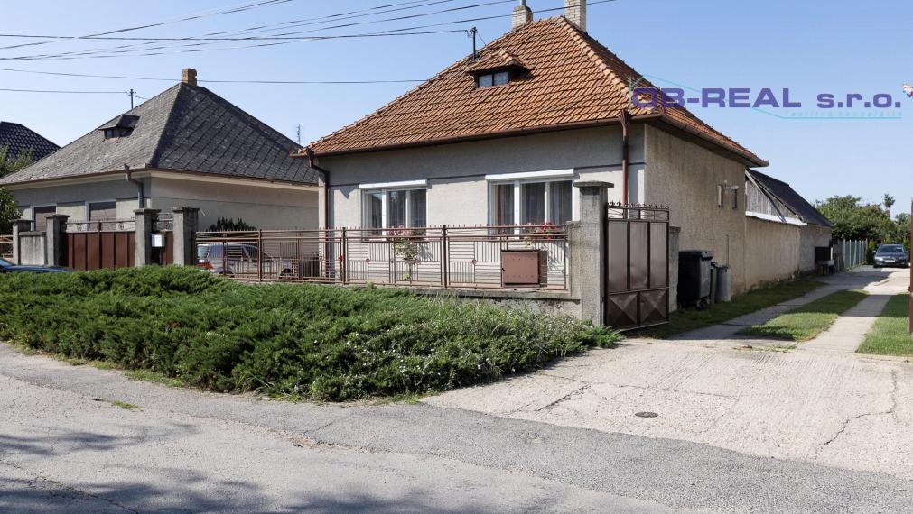 REZERVOVANÝ - Predaj rekonštr. 3izb RD 111m2 + sklady 79m2 pozemok 800m2.