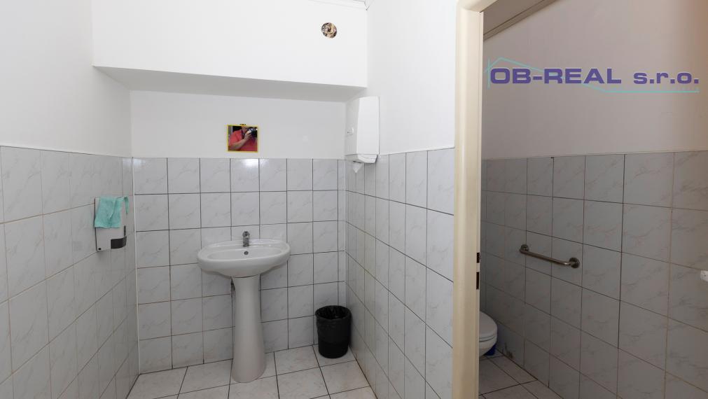 Predaj trojpodlažnej administratívnej budovy v Galante