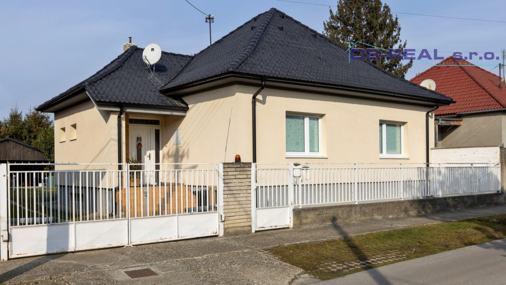 REZERVOVANÉ - Predaj rekonštr. 4+2izb RD-pozemok 794m2-Richterova ulica v Sládkovičove.