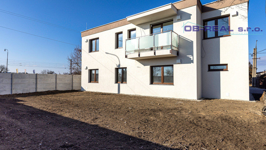 REZERVOVANÉ -  POSLEDNÝ VOĽNÝ BYT - Predaj 3izb bytov s pozemkom a 2x parking v novostavbe v Sládkovičove