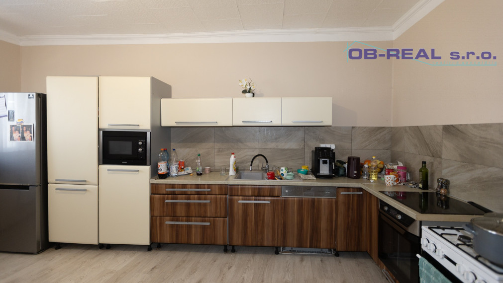 Ponúkame na predaj rekonštr. 3+1izb RD zast.157m2 na spoločnom dvore v Sládkovičove.