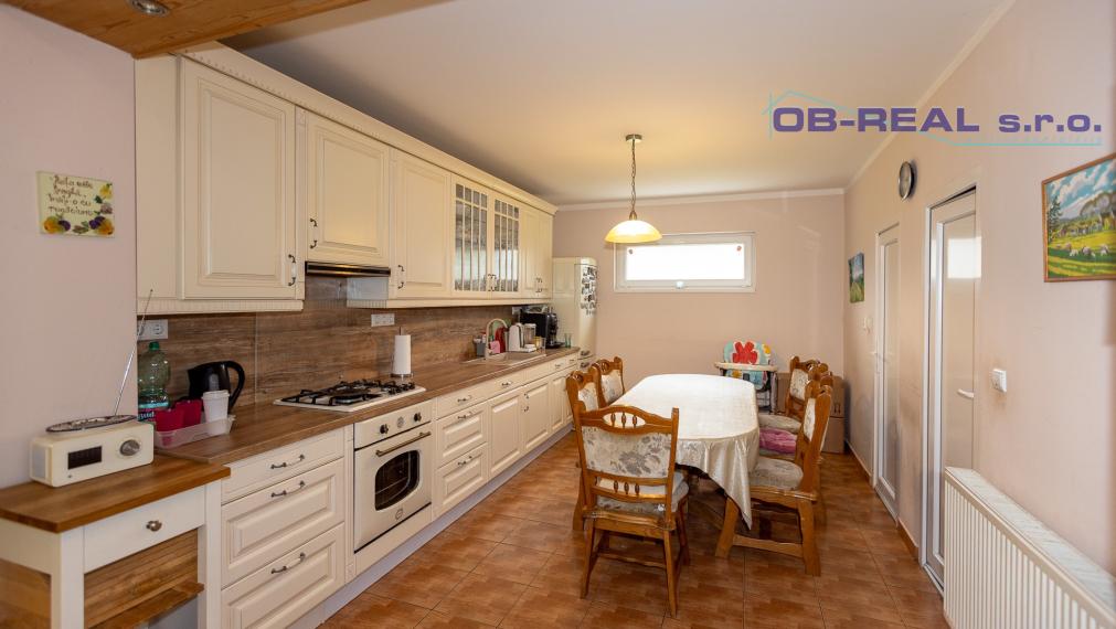 REZERVOVANÉ - Predaj reknštr.5izb RD 191m2 pozemok 2854m2 v obci Váhovce