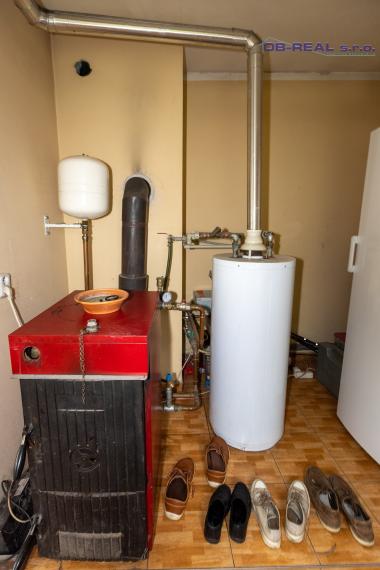 REZERVOVANÉ - Predaj reknštr.5izb RD 191m2 pozemok 2854m2 v obci Váhovce