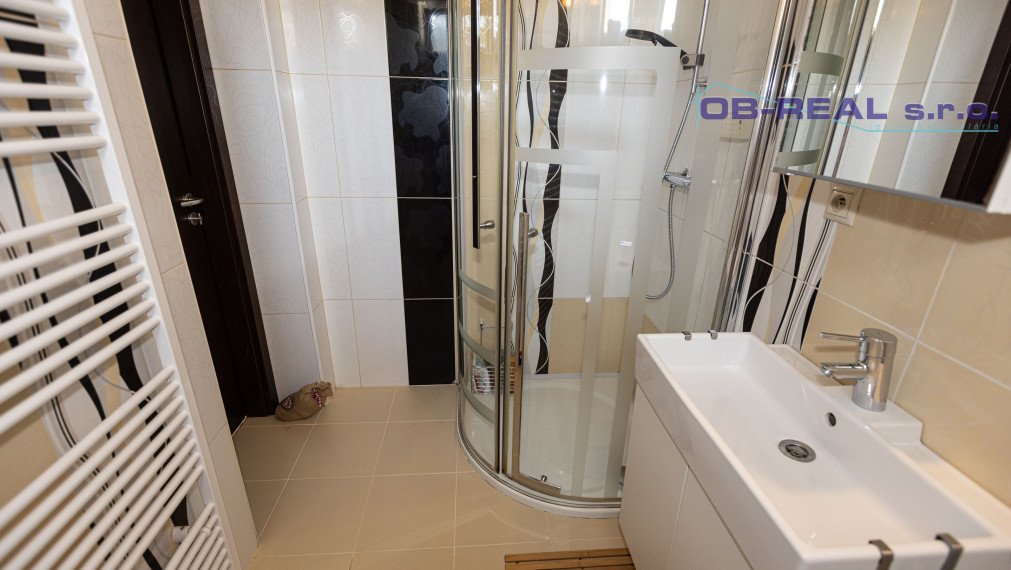 REZERVOVANÉ-Predaj rekonštr. 5izb RD 240m2, parková úprava, pozemok 198m2