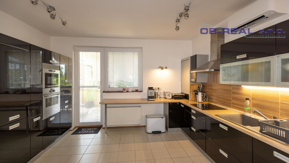 REZERVOVANÉ-Predaj rekonštr. 5izb RD 240m2, parková úprava, pozemok 198m2