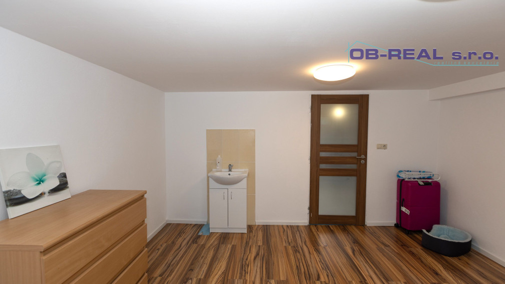 REZERVOVANÉ-Predaj rekonštr. 5izb RD 240m2, parková úprava, pozemok 198m2