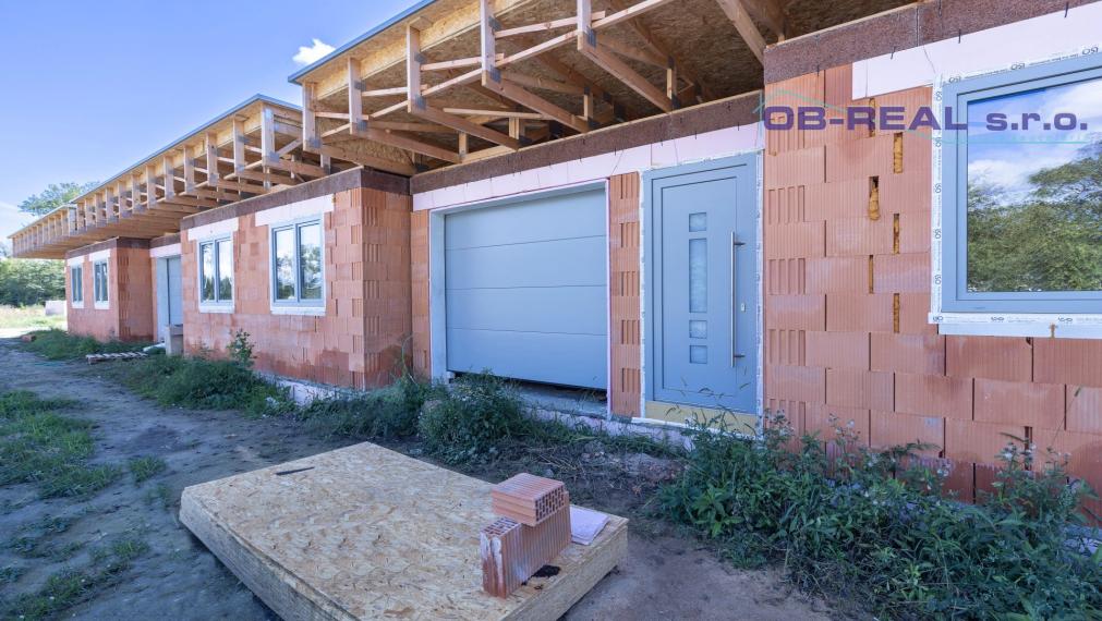 Exkluzívne ponúkame na predaj novostavby 4izb RD + garáž, v radovej zástavbe v novovybudovanej lokalite v Nebojsi