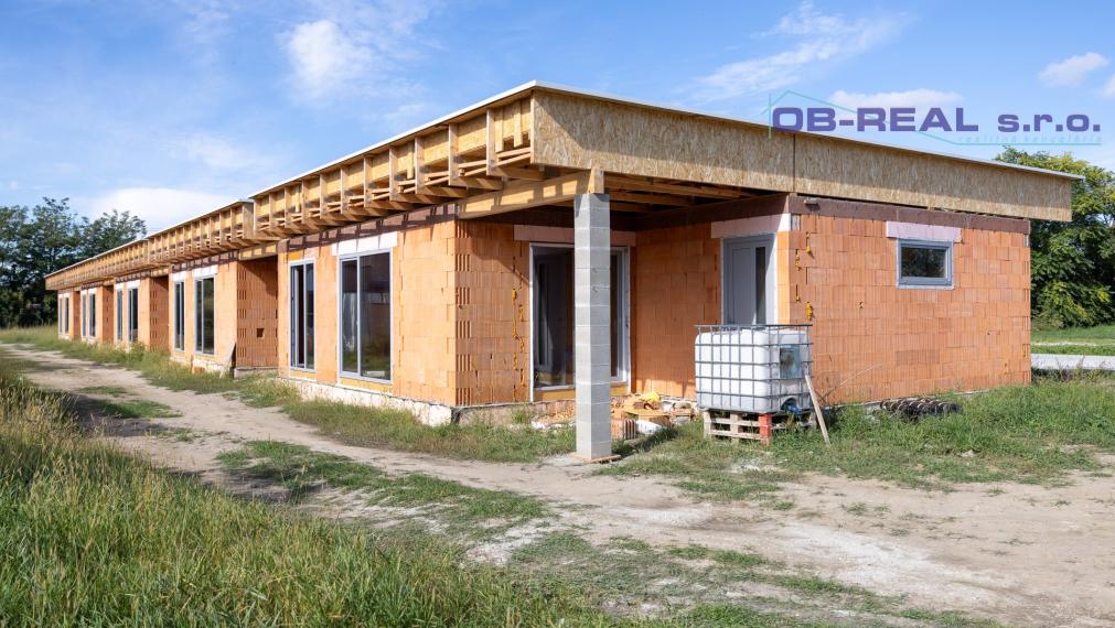 Exkluzívne ponúkame na predaj novostavby 4izb RD + garáž, v radovej zástavbe v novovybudovanej lokalite v Nebojsi