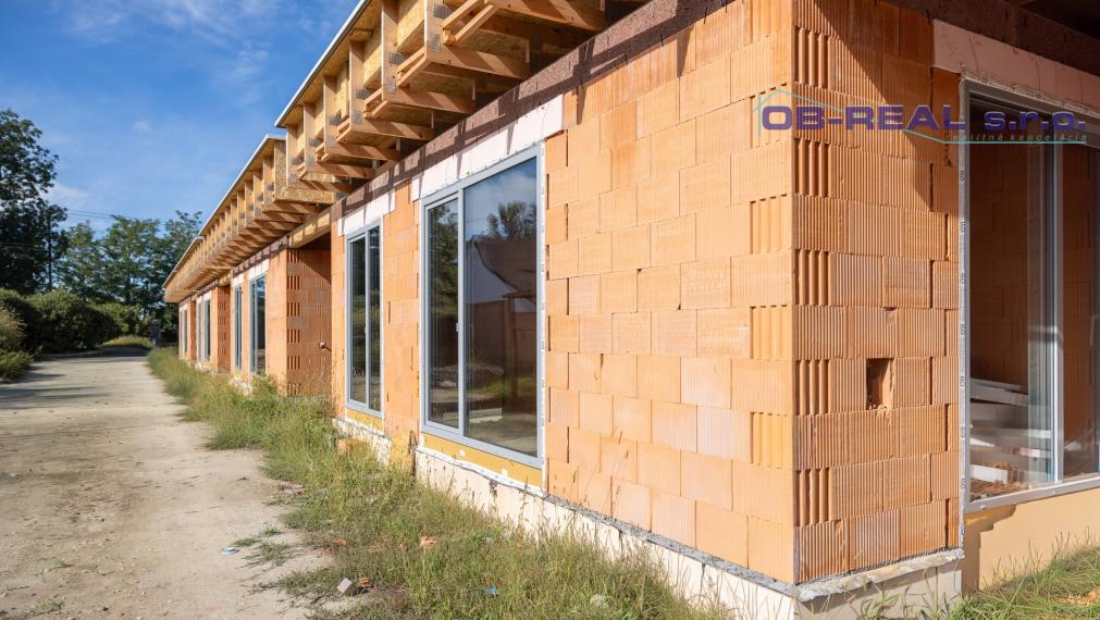 Exkluzívne ponúkame na predaj novostavby 4izb RD + garáž, v radovej zástavbe v novovybudovanej lokalite v Nebojsi