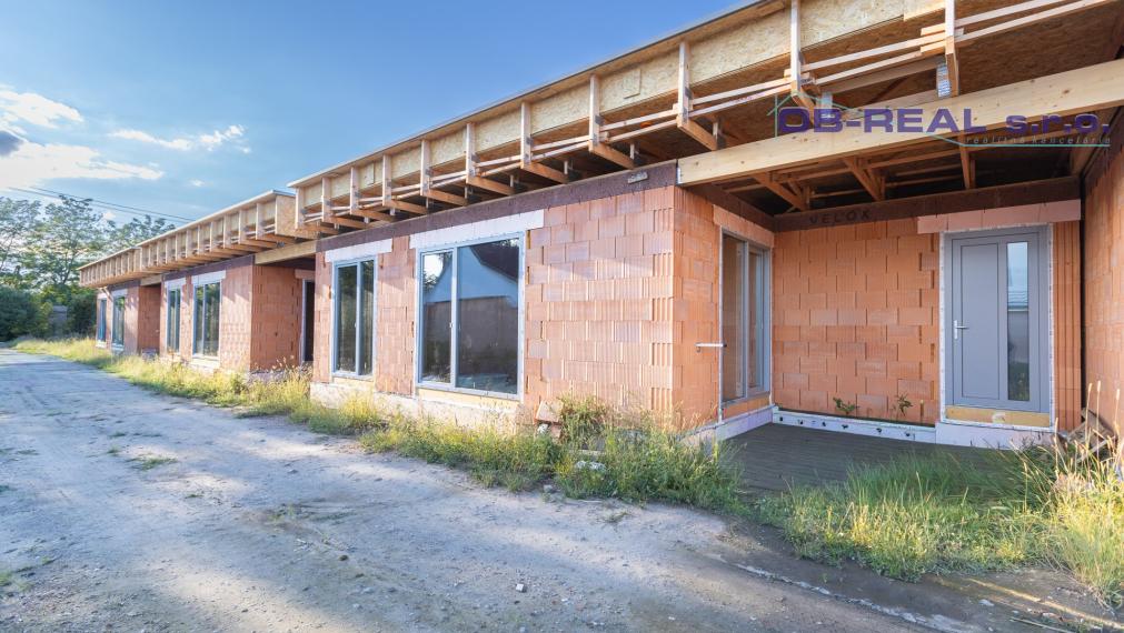 Exkluzívne ponúkame na predaj novostavby 4izb RD + garáž, v radovej zástavbe v novovybudovanej lokalite v Nebojsi