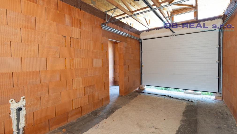 Exkluzívne ponúkame na predaj novostavby 4izb RD + garáž, v radovej zástavbe v novovybudovanej lokalite v Nebojsi