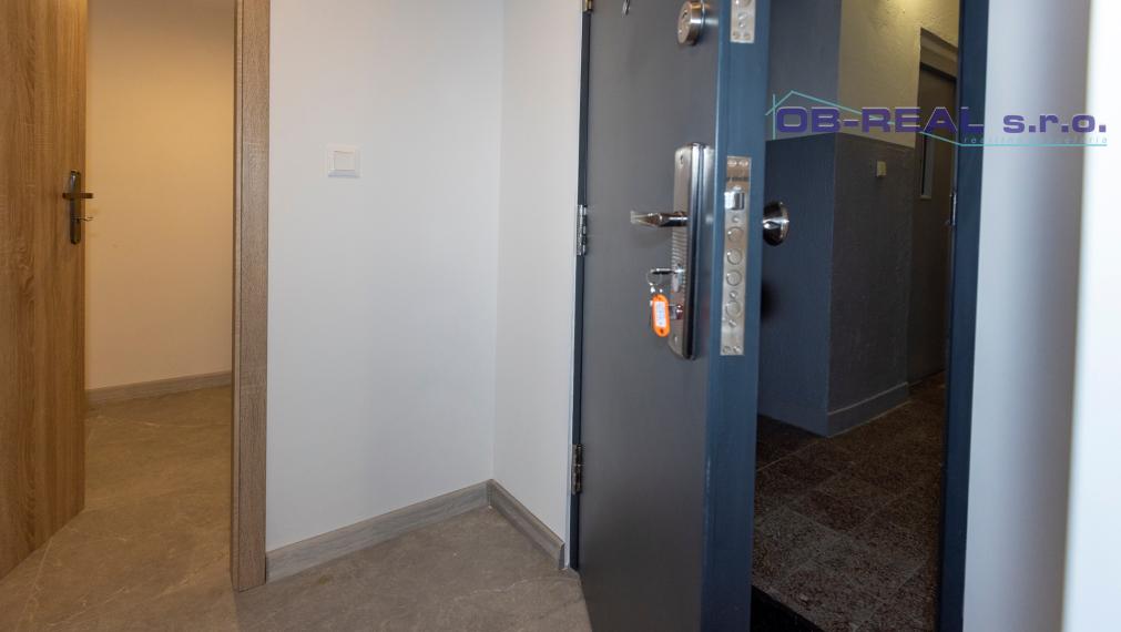 Predaj kompletne rekonštr. 3izb bytu na 1. z 12. posch. v centre Galanty