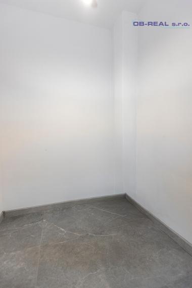 Predaj kompletne rekonštr. 3izb bytu na 1. z 12. posch. v centre Galanty