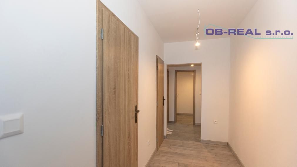 Predaj kompletne rekonštr. 3izb bytu na 1. z 12. posch. v centre Galanty