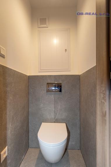 Predaj kompletne rekonštr. 3izb bytu na 1. z 12. posch. v centre Galanty