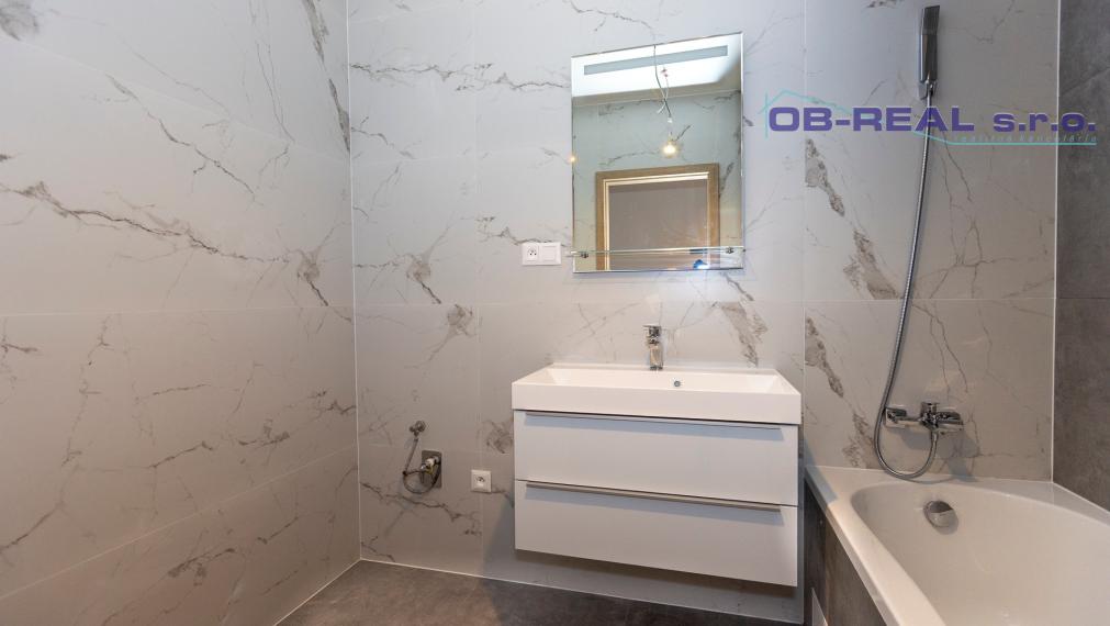 Predaj kompletne rekonštr. 3izb bytu na 1. z 12. posch. v centre Galanty