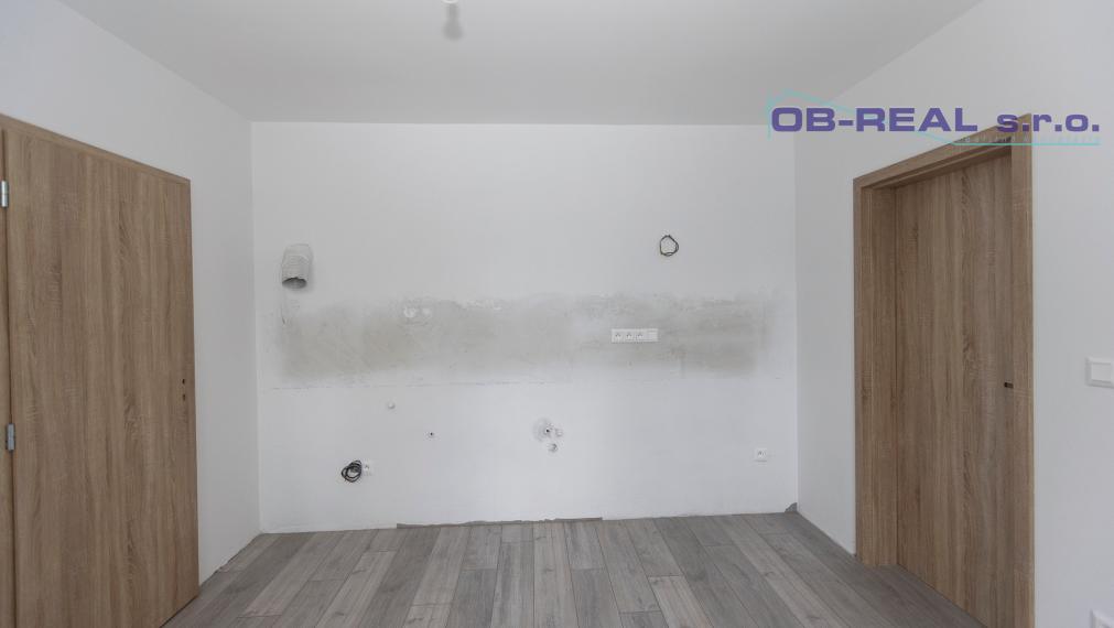 Predaj kompletne rekonštr. 3izb bytu na 1. z 12. posch. v centre Galanty