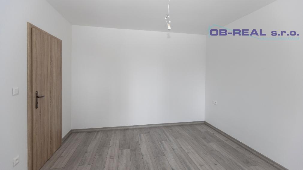 Predaj kompletne rekonštr. 3izb bytu na 1. z 12. posch. v centre Galanty