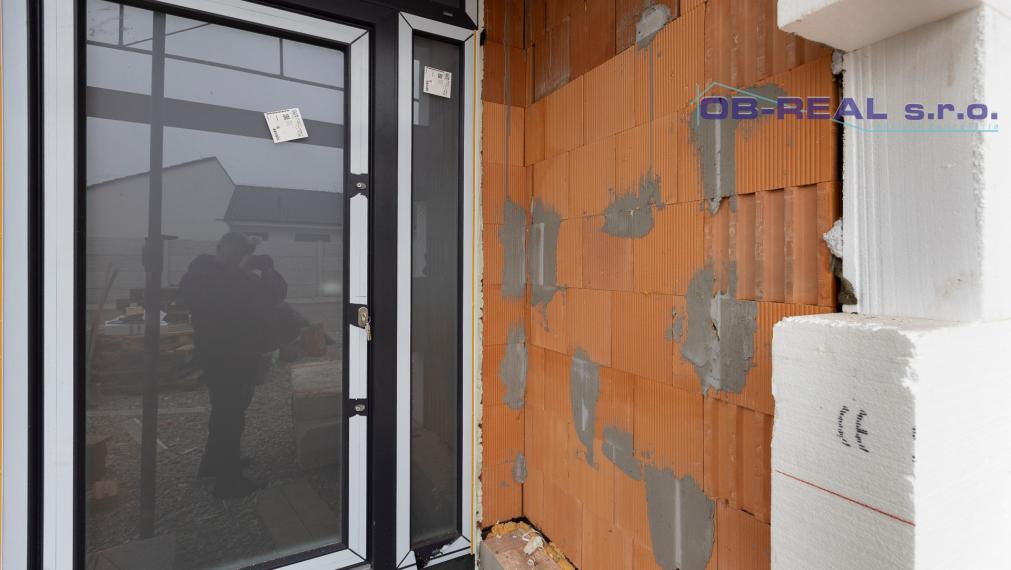 Predaj moderného 4izb holobytu 118m2 v dvojdome v Topoľnici. Pozemok 229m2