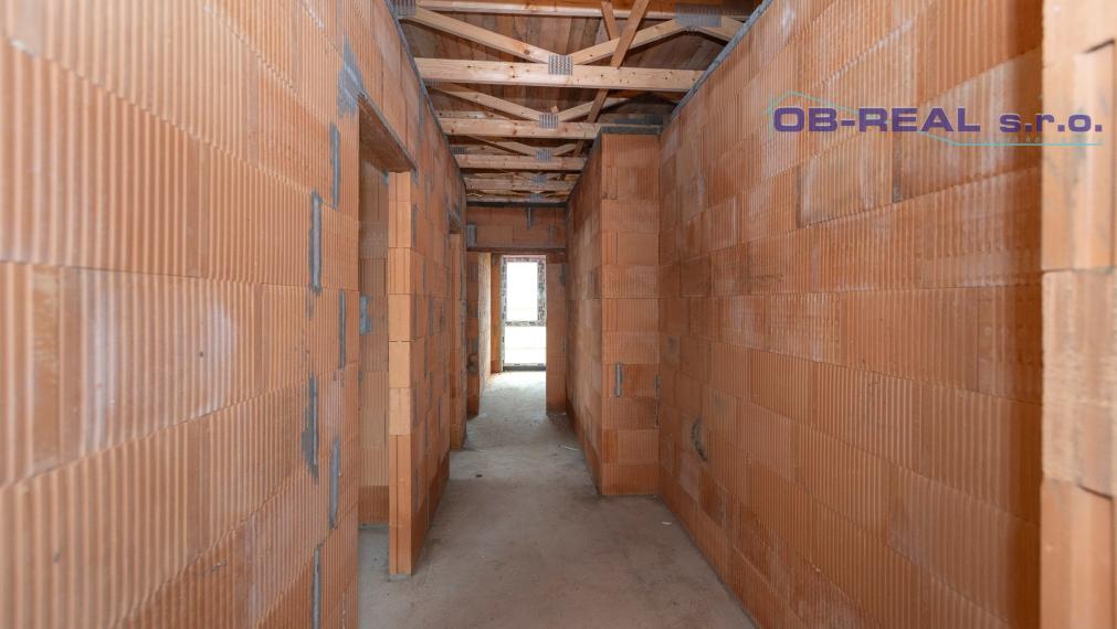 Predaj moderného 4izb holobytu 118m2 v dvojdome v Topoľnici. Pozemok 229m2