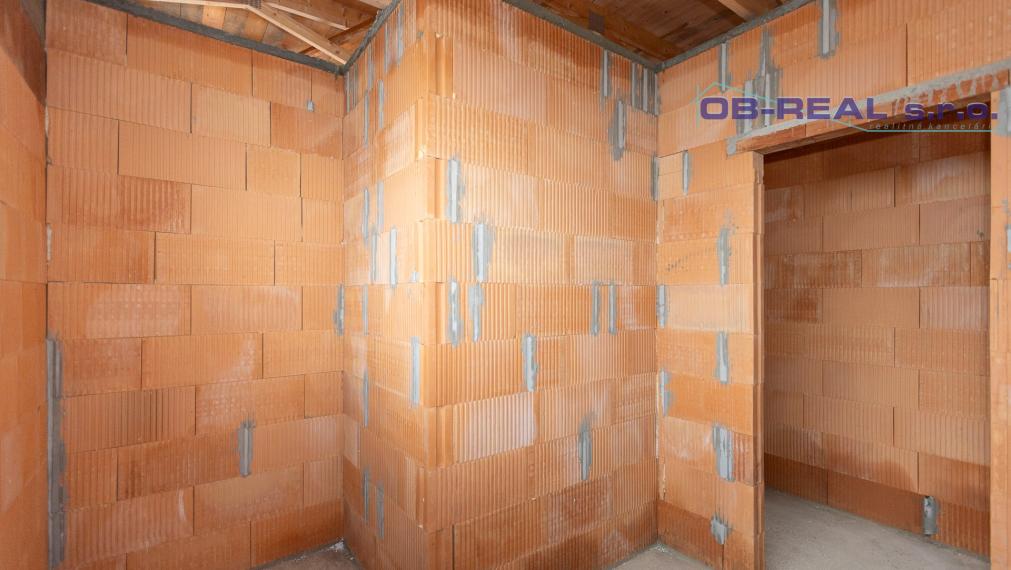 Predaj moderného 4izb holobytu 118m2 v dvojdome v Topoľnici. Pozemok 229m2