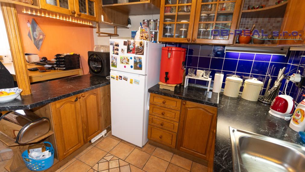 Predaj rekonštr. 3izb bytu 65m2 na 1.z 3.posch. v centre GA