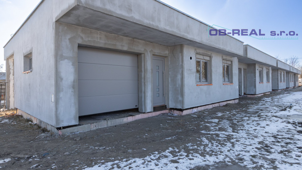 AKCIOVA CENA!!! Exkluzívne ponúkame na predaj novostavby 4izb RD s garážou, v radovej zástavbe v novovybudovanej lokalite v Nebojsi