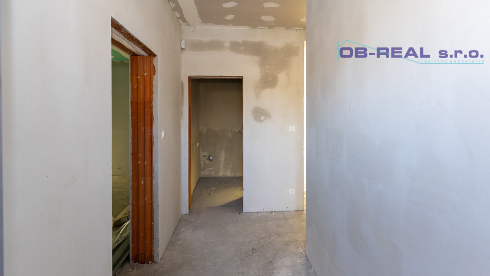 AKCIOVA CENA!!! Exkluzívne ponúkame na predaj novostavby 4izb RD s garážou, v radovej zástavbe v novovybudovanej lokalite v Nebojsi