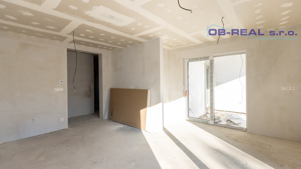 AKCIOVA CENA!!! Exkluzívne ponúkame na predaj novostavby 4izb RD s garážou, v radovej zástavbe v novovybudovanej lokalite v Nebojsi