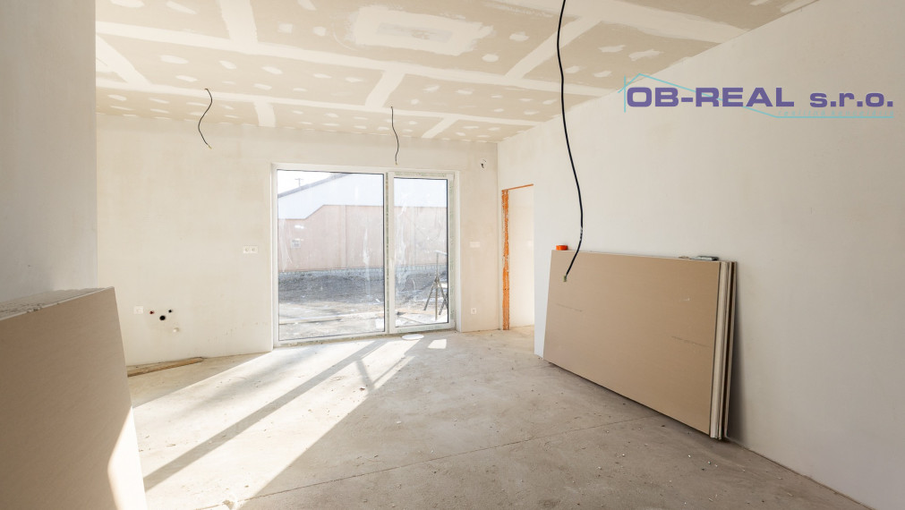 AKCIOVA CENA!!! Exkluzívne ponúkame na predaj novostavby 4izb RD s garážou, v radovej zástavbe v novovybudovanej lokalite v Nebojsi