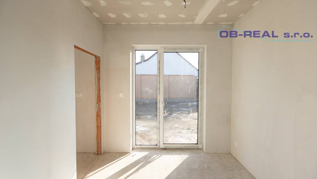 AKCIOVA CENA!!! Exkluzívne ponúkame na predaj novostavby 4izb RD s garážou, v radovej zástavbe v novovybudovanej lokalite v Nebojsi