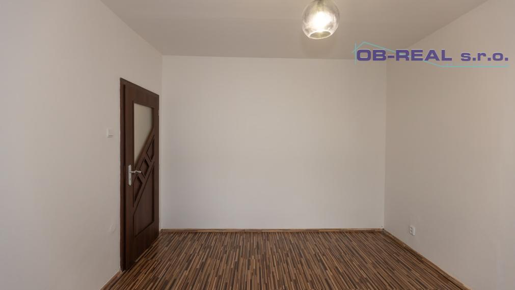 Prenájom rekonštr. č. zariad. 2izb bytu 50m2 na 3 z 7psch. Revolučná, GA