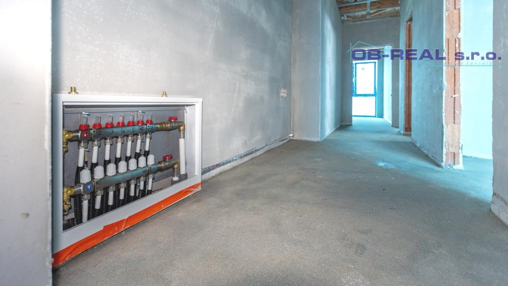 Predaj moderného 4izb holobytu 118m2 v dvojdome v Topoľnici. Pozemok 229m2