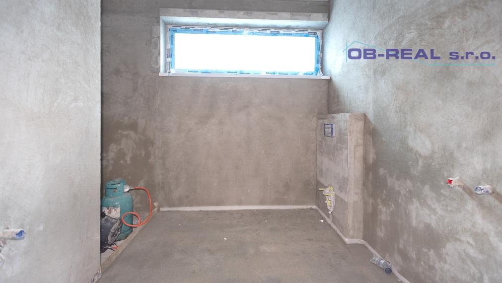 Predaj moderného 4izb holobytu 118m2 v dvojdome v Topoľnici. Pozemok 229m2