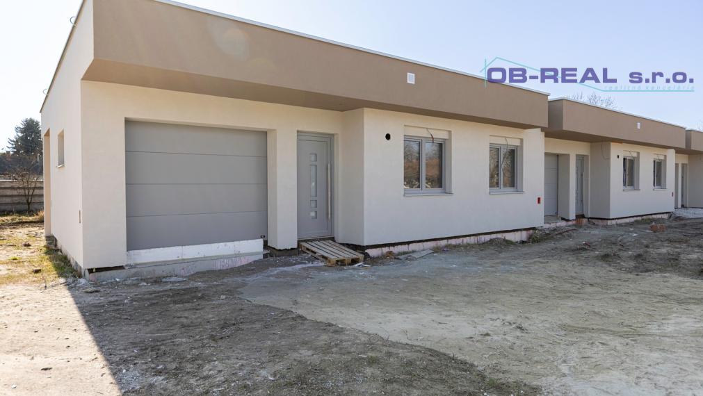 AKCIOVA CENA!!! Exkluzívne ponúkame na predaj novostavby 4izb RD s garážou, v radovej zástavbe v novovybudovanej lokalite v Nebojsi
