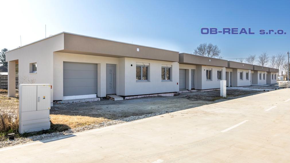 AKCIOVA CENA!!! Exkluzívne ponúkame na predaj novostavby 4izb RD s garážou, v radovej zástavbe v novovybudovanej lokalite v Nebojsi