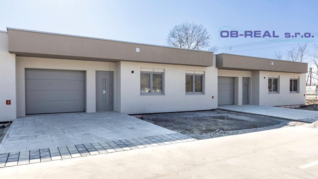 AKCIOVA CENA!!! Exkluzívne ponúkame na predaj novostavby 4izb RD s garážou, v radovej zástavbe v novovybudovanej lokalite v Nebojsi