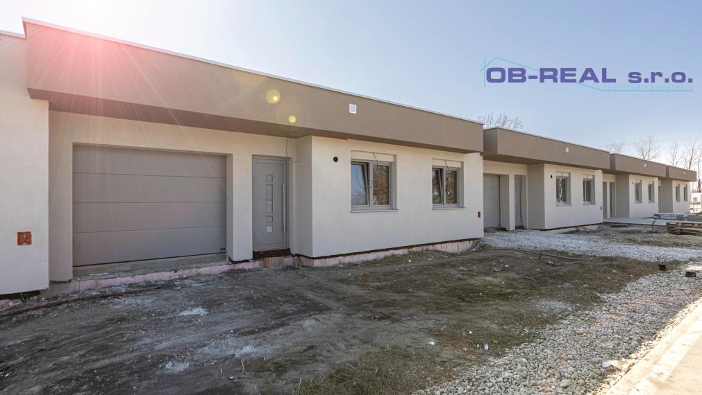 AKCIOVA CENA!!! Exkluzívne ponúkame na predaj novostavby 4izb RD s garážou, v radovej zástavbe v novovybudovanej lokalite v Nebojsi