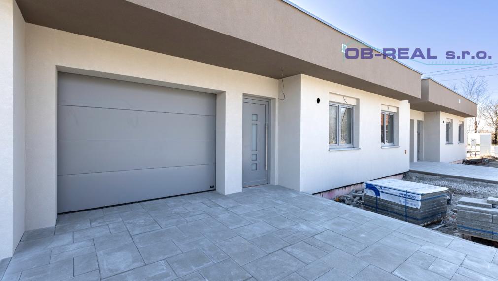 AKCIOVA CENA!!! Exkluzívne ponúkame na predaj novostavby 4izb RD s garážou, v radovej zástavbe v novovybudovanej lokalite v Nebojsi