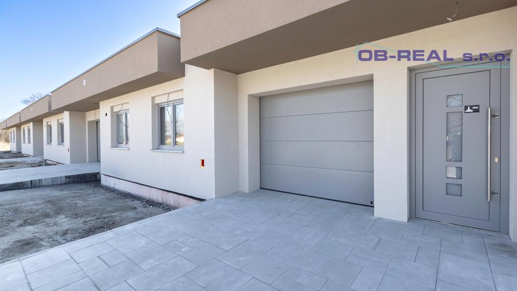 AKCIOVA CENA!!! Exkluzívne ponúkame na predaj novostavby 4izb RD s garážou, v radovej zástavbe v novovybudovanej lokalite v Nebojsi