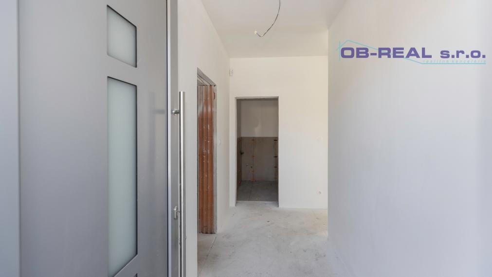 AKCIOVA CENA!!! Exkluzívne ponúkame na predaj novostavby 4izb RD s garážou, v radovej zástavbe v novovybudovanej lokalite v Nebojsi