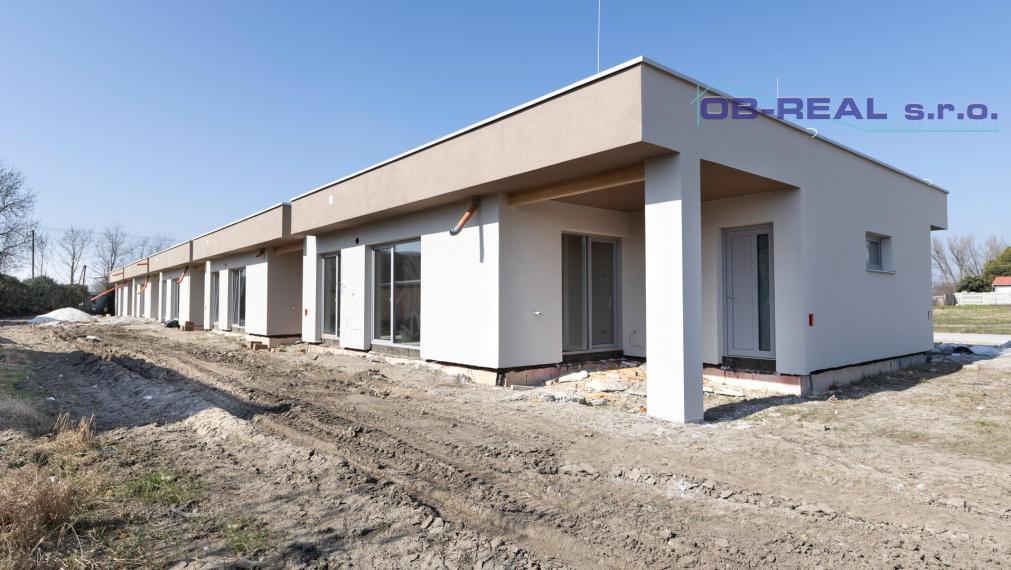AKCIOVA CENA!!! Exkluzívne ponúkame na predaj novostavby 4izb RD s garážou, v radovej zástavbe v novovybudovanej lokalite v Nebojsi