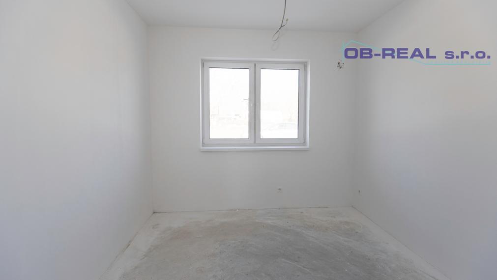 AKCIOVA CENA!!! Exkluzívne ponúkame na predaj novostavby 4izb RD s garážou, v radovej zástavbe v novovybudovanej lokalite v Nebojsi